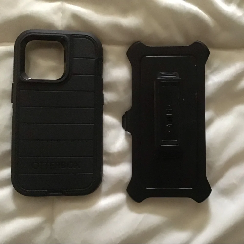 OtterBox iPhone 14 Pro Defender Series Pro Drop+ Shockproof Black Case w/ Clip